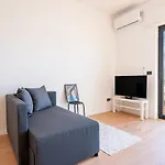 Central & Elegant Loft - With Balcony