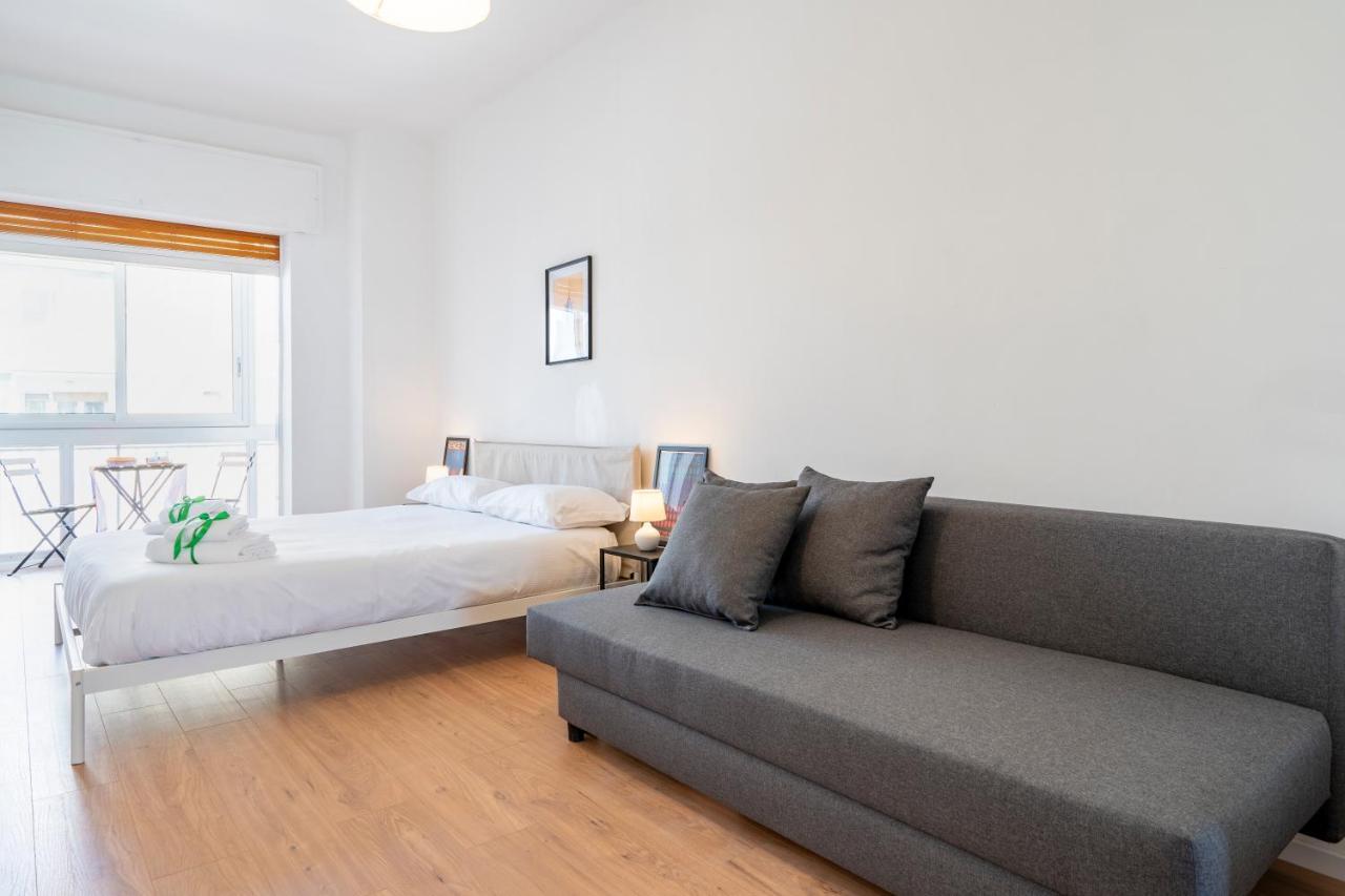 & Elegant Loft - With Balcony *