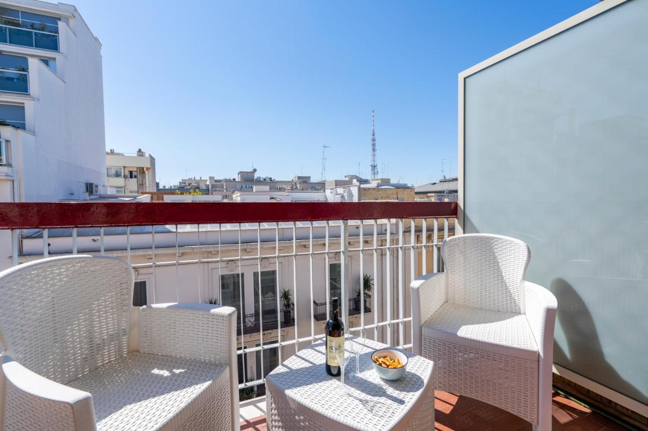 & Elegant Loft - With Balcony Apartament Bari